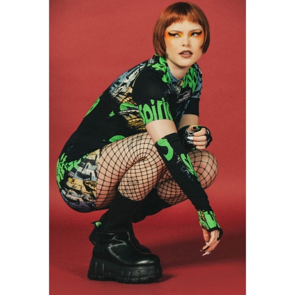 Killstar x Dario Argento Suspiria Poster Hand Warmers - Picture 2 of 5